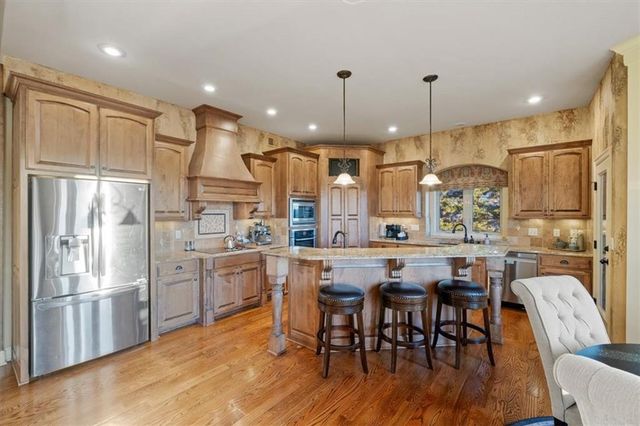 8050 N Caldwell Avenue, Parkville, MO 64152