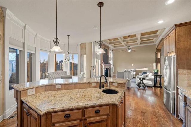 8050 N Caldwell Avenue, Parkville, MO 64152