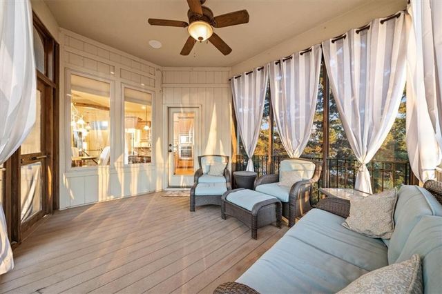 8050 N Caldwell Avenue, Parkville, MO 64152