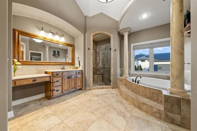 8050 N Caldwell Avenue, Parkville, MO 64152