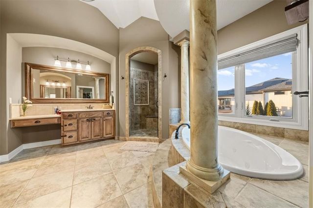 8050 N Caldwell Avenue, Parkville, MO 64152