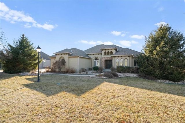 8050 N Caldwell Avenue, Parkville, MO 64152