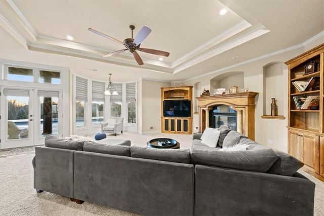 8050 N Caldwell Avenue, Parkville, MO 64152