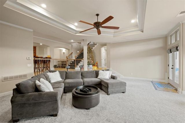 8050 N Caldwell Avenue, Parkville, MO 64152