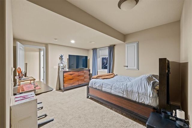 8050 N Caldwell Avenue, Parkville, MO 64152