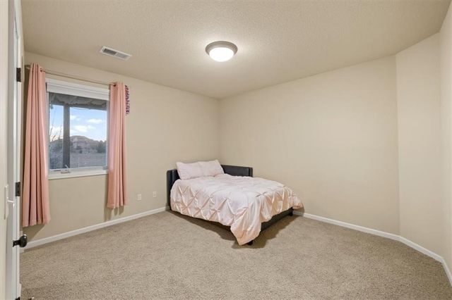 8050 N Caldwell Avenue, Parkville, MO 64152