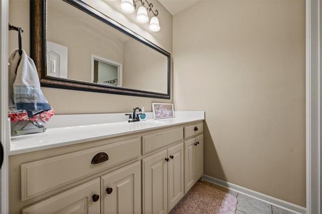 8050 N Caldwell Avenue, Parkville, MO 64152