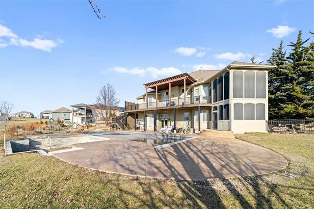 8050 N Caldwell Avenue, Parkville, MO 64152