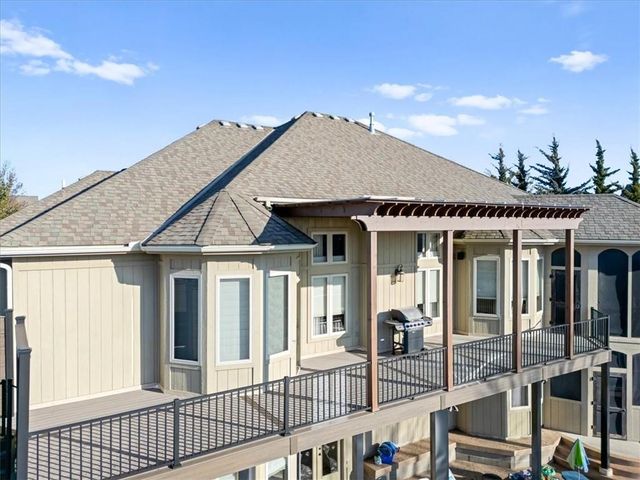 8050 N Caldwell Avenue, Parkville, MO 64152