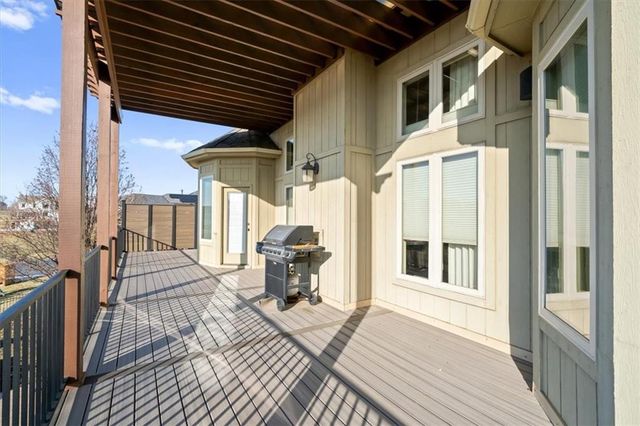 8050 N Caldwell Avenue, Parkville, MO 64152