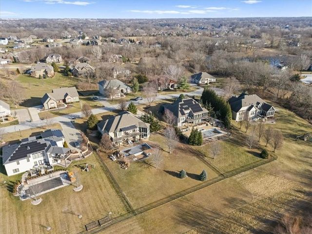 8050 N Caldwell Avenue, Parkville, MO 64152