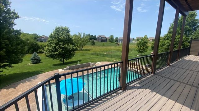 8050 N Caldwell Avenue, Parkville, MO 64152