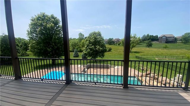 8050 N Caldwell Avenue, Parkville, MO 64152