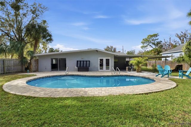 547 NW 9th Avenue, Crystal River, FL 34428