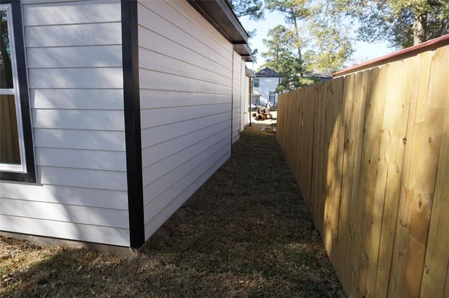 10090 Calendar Street, Willis, TX 77318