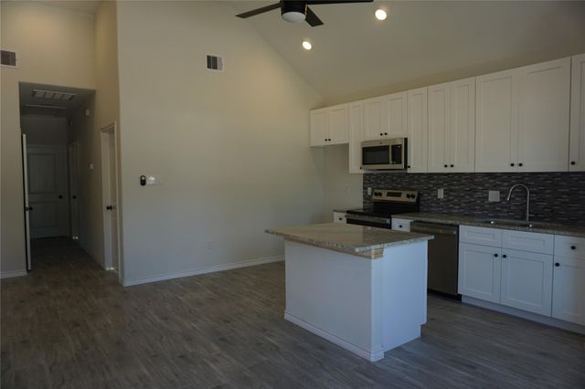 10090 Calendar Street, Willis, TX 77318