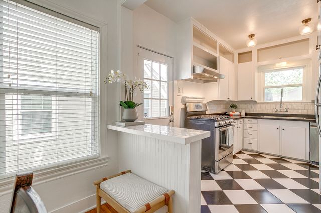 5613 Pershing Avenue, Fort Worth, TX 76107
