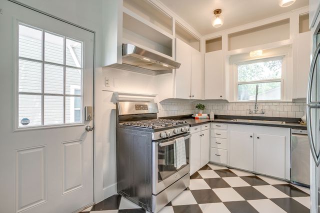 5613 Pershing Avenue, Fort Worth, TX 76107