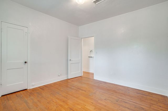 5613 Pershing Avenue, Fort Worth, TX 76107