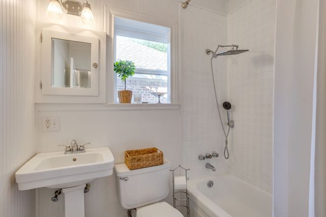 5613 Pershing Avenue, Fort Worth, TX 76107