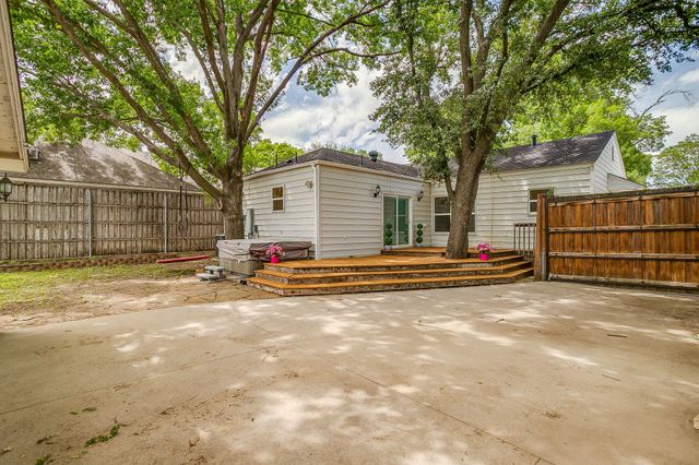 5613 Pershing Avenue, Fort Worth, TX 76107