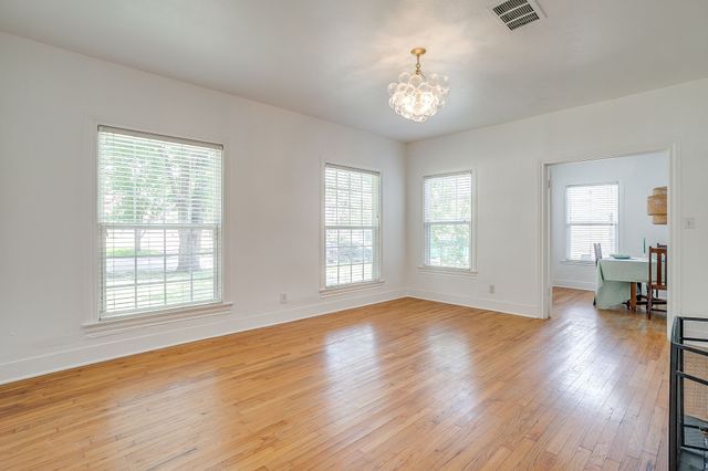 5613 Pershing Avenue, Fort Worth, TX 76107