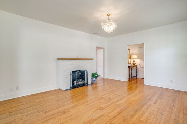 5613 Pershing Avenue, Fort Worth, TX 76107