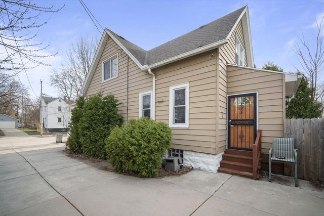 1338 W Brown STREET, Milwaukee, WI 53205