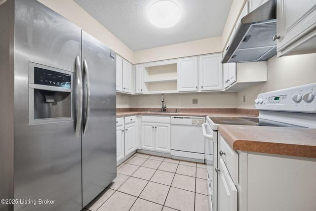 610 La Fontenay Ct, Louisville, KY 40223