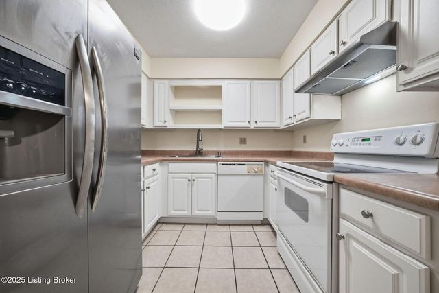 610 La Fontenay Ct, Louisville, KY 40223