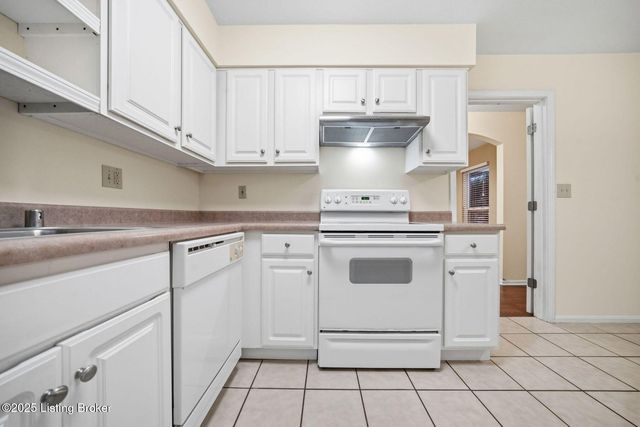 610 La Fontenay Ct, Louisville, KY 40223