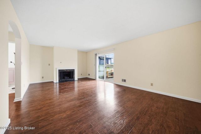 610 La Fontenay Ct, Louisville, KY 40223