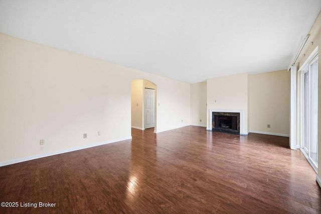 610 La Fontenay Ct, Louisville, KY 40223