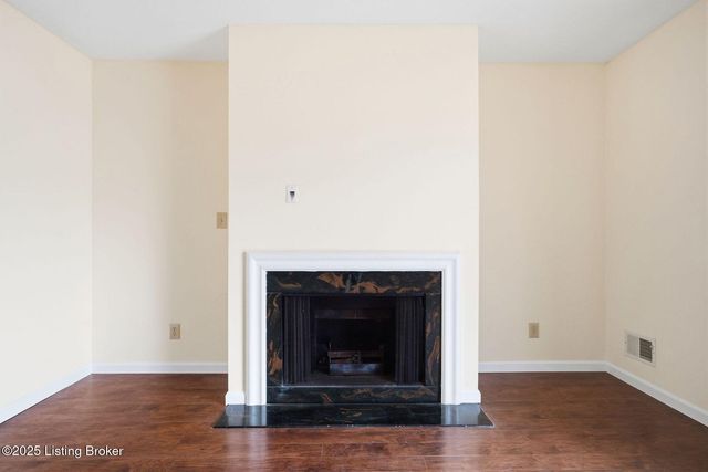 610 La Fontenay Ct, Louisville, KY 40223