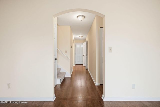 610 La Fontenay Ct, Louisville, KY 40223