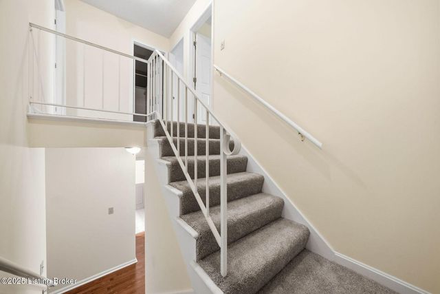 610 La Fontenay Ct, Louisville, KY 40223