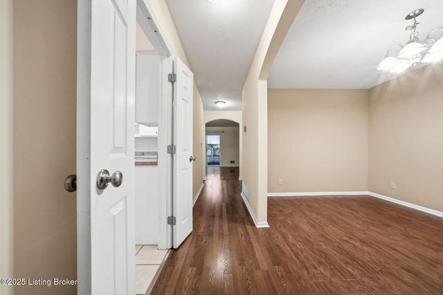 610 La Fontenay Ct, Louisville, KY 40223