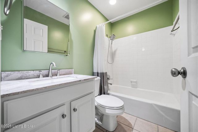 610 La Fontenay Ct, Louisville, KY 40223