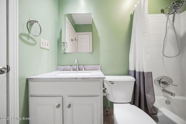 610 La Fontenay Ct, Louisville, KY 40223