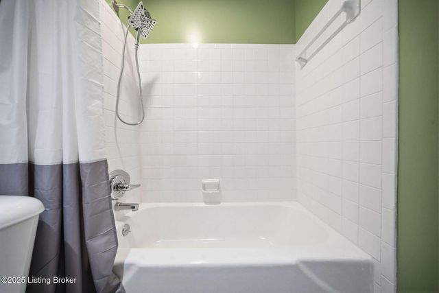 610 La Fontenay Ct, Louisville, KY 40223