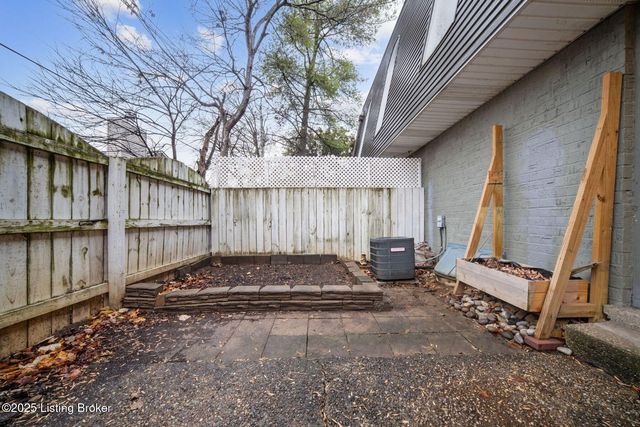 610 La Fontenay Ct, Louisville, KY 40223