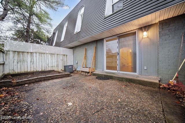 610 La Fontenay Ct, Louisville, KY 40223