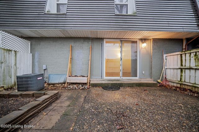 610 La Fontenay Ct, Louisville, KY 40223