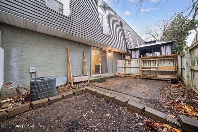 610 La Fontenay Ct, Louisville, KY 40223