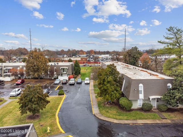 610 La Fontenay Ct, Louisville, KY 40223