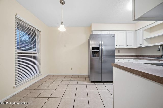 610 La Fontenay Ct, Louisville, KY 40223