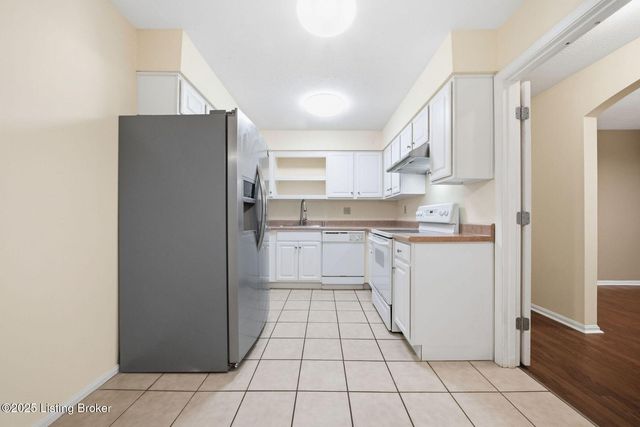 610 La Fontenay Ct, Louisville, KY 40223