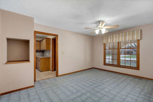 2524 S Overhill Avenue, Springfield, MO 65807