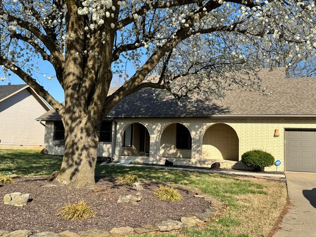 2524 S Overhill Avenue, Springfield, MO 65807