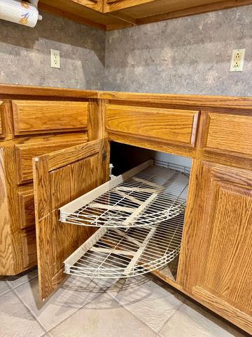 2524 S Overhill Avenue, Springfield, MO 65807